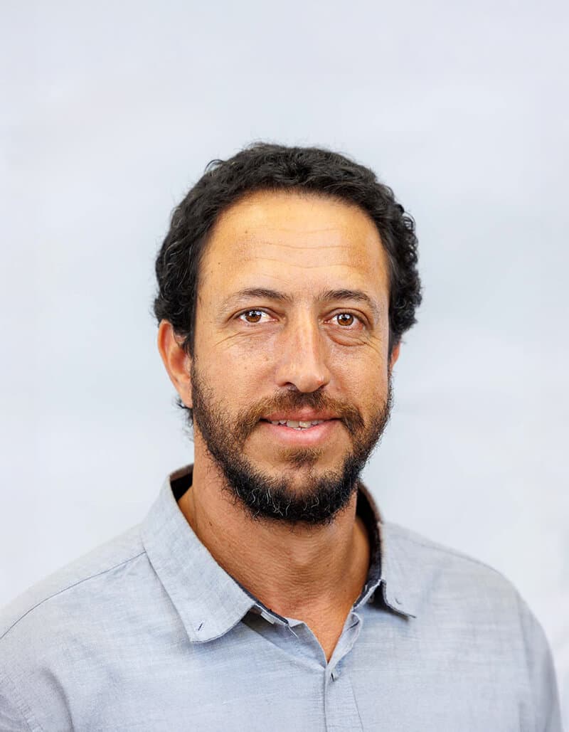 דיוקן של ד"ר גל אייל. אוניברסיטת בר אילן והמכון הבינאוניברסיטאי, מנהל מדעי של סקר הקניונים העמוקים